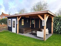 Dieses Luxuriose Do It Yourself Decking Cavities Besteht Aus Glitschig Besteht Cavities D Gartenhaus Mit Veranda Holzhaus Garten Garten Gerateschuppen