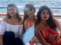 380 x 285 jpeg 49 кб. Parineeti Celebrates Sister Priyanka Chopra S Birthday In Her Own Style