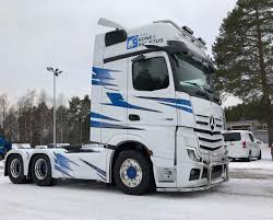 Pin By Mutugi Crispus On Mp4 Mercedes Benz Trucks Mercedes Benz Commercial Mercedes Truck