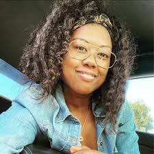 Ariana Grande reacts to an interviewer who says he met his partner and 95%  of his friends through the arianator fandom.