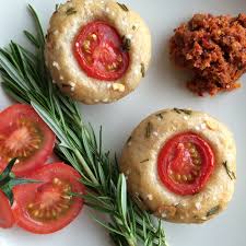 Herzhafte Focaccia Muffins Mit Tomaten Knoblauch Und Rosmarin Rezepte Herzhafte Muffins Vegetarisch Herzhaftes Fingerfood