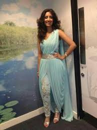 55 Indian Wedding Guest Outfit Ideas What To Wear To Indian Wedding Indian Wedding Guest Dress Dress Indian Style Indian Outfits