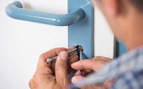 Un problème de serrure sur une porte standard. Comment Ouvrir Une Serrure Bloquee Ou Cassee