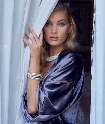 Hon gick på enskilda gymnasiet vid tegnérlunden i stockholm. Elsa Hosk Aus Vshosk Twitter
