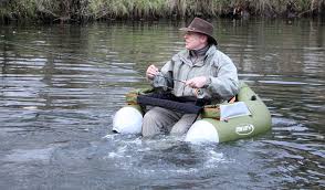 Features a foam seat to keep anglers higher and drier. Fliegenfischer Forum Geratetest Fliegenfischen Zubehor Outcast Bellyboat Fish Cat 4 Lcs
