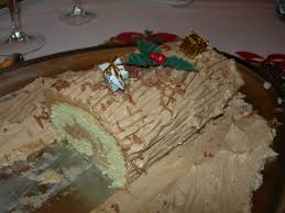 Buche De Noel A La Creme Au Beurre Pralinee Les Recettes De Sabine