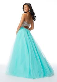 Prom dresses might not be the first thing that comes to mind when you think of forever 21, but the fast fashion chain actually sells more than cheap summer dresses and graphic tees. 2021 Prom Dresses Designer Prom Gowns Morilee