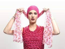 Astuces : Comment mettre un foulard sur la tête après une chimio ?