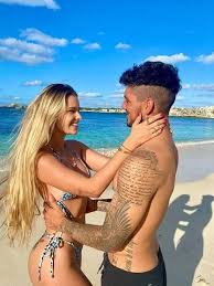 Luiza brunet, the queens of drums of the imperio serrano samba school, marches through the sambodrome in rio de janeiro 23 february during annual. Yasmin Brunet Nao E A Vila Na Vida De Gabriel Medina 29 06 2021 Uol Esporte