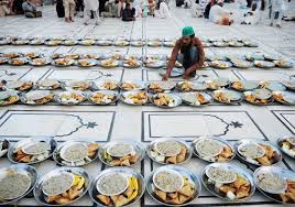 Banyak para remaja berkeliling bersama sambil menunggu adzan maghrib. Doa Buka Puasa Dan Kelebihan Berdoa Sebelum Berbuka Puasa Lima Minit