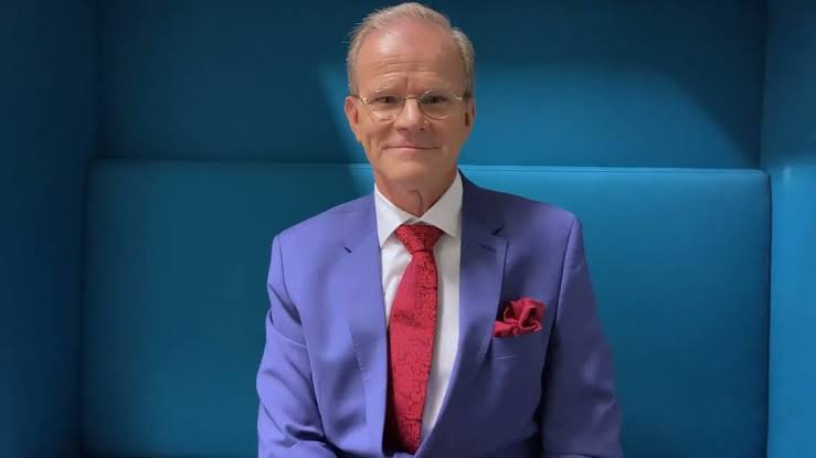 Thomas Sandholm – syntynyt viittomaan -kirjan esittelytilaisuus Valkeassa talossa - Kuurojen Liitto
