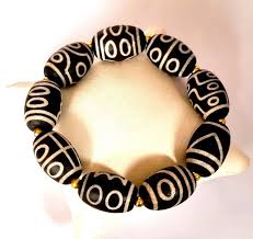 Handgemachtes Armband aus Buddha-Steinen