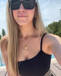 Amber Cromeenes's Instagram, Twitter & Facebook