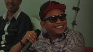 Untuk yang kedua kalinya, para astronom telah menemukan sebuah pecahan sebuah planet yang mengelilingi sebuah bintang mati, yang dikenal sebagai kerdil putih. Bintang Mencari Bintang Episod 1 Youtube