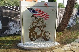 Certo, anche quei due titoli mondiali conquistati quasi di prepotenza, i. Fotostrecke Gedenkstatte Fur Nicky Hayden In Misano