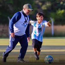 Benjamín agüero maradona es hijo de gianinna maradona y el 'kun', además de nieto de ex ídolo argentino diego. La Tierna Bienvenida De Diego Maradona A Benjamin Aguero En Instagram Tyc Sports Diego Maradona Sergio Aguero Futbol