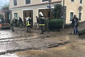 Morgen kann mit sonnenschein gerechnet werden, wobei die werte bei maximal 31 °c liegen. Strassen Und Hauser Nach Unwettern Uberflutet Noe Orf At