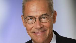 Ex-P&G CEO John Pepper urges vote no to hedge fund