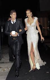 Irina shayk (thelions) and cristiano ronaldo photographer: Cristiano Ronaldo Irina Shayk Kleider Modestil Stil