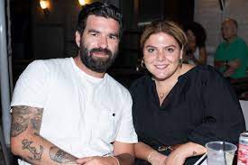 Η ολόσωμη φωτογραφία με μπικίνι. Danah Mparka Panos Adamopoylos Molis Xwrisan