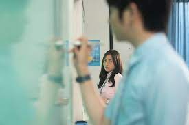 Kritikus menyanjung desain produksi dan cerita mariposa yang rapi. Mariposa 2020