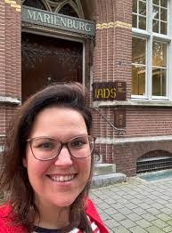 Kim Baas's Instagram, Twitter & Facebook