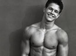 Egzersiz programını uygulayan ünlü oyuncu, ardından sabah kahvaltısını yaptı. Mark Wahlberg Modelling For Calvin Klein Calvin Klein Modelling Wahlberg Markwahlberg Mark Wahlberg Calvin Klein Mark Wahlberg Calvin Klein Ads