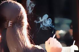 صور بنات تدخن