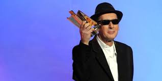 Pauvre bashung, ça doit lui faire mal de voir que toute la classe politique le pleure! Alain Bashung Egale Le Record De Victoires De La Musique Avec Son Album Posthume