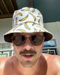 Ethan Crews's Instagram, Twitter & Facebook