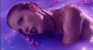 You only come out at night” : r/GaylorSwift