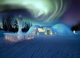 Die wissenschaftliche erklärung für das nordlicht ist fast genauso faszinierend wie die mythen. Polarlichter Und Santas Hotel Mit Glas Iglu Finnland Reiseshop