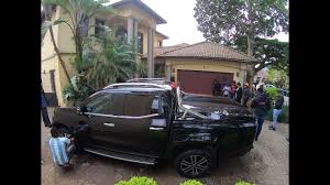 More details have emerged on the raiding of former ethekwini mayor zandile gumede's house. South Africa Durban Hawks Raid Zandile Gumede S House Videos Wa5