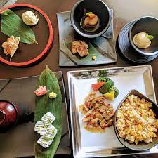 Enjoy The Delicious And Pleasant Japanese Cuisine In Japanese Restaurant With Your Friends Family Members In Well Decorated Surrou Cuisine Food Japanese Food