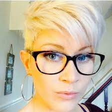 Brillenträger stars mit durchblick die bilder gala. Tragst Du Eine Brille 14 Kurzhaarfrisuren Fur Frauen Die Eine Brille Tragen Kurzhaarfrisuren Coole Kurzhaarfrisuren Frisuren