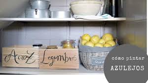 Limpiar los azulejos de la cocina y el baño no es algo difícil si conocemos algunos consejos de limpieza básicos. Video Tutorial Pintar Azulejos De La Cocina Y Suelo Youtube