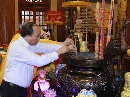 Về việc chùa ba vàng tổ chức các nghi lễ thỉnh vong, gọi hồn hay nộp tiền để thoát khỏi vong, ông hiển cho biết những điều này đi ngược lại với tinh thần của đạo phật. Ai Báº£o Ke Cho Chua Ba Vang Buon TÄƒng Ban Pháº­t Tiáº¿ng Dan