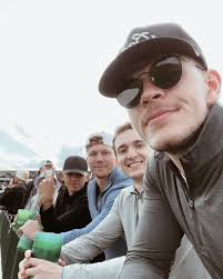 POV: it's a Friday at the 16th green