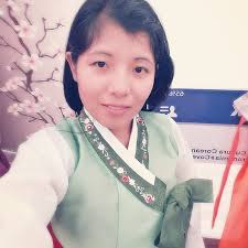 Imagínense que alguno de estos oppas llegara con flores a su casa 💐 ¿Qué  harían?😍 👉Sigan a Corea Moda Blog 👈 #ModaCoreanaOficial