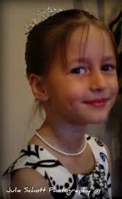 Julia Schott's Instagram, Twitter & Facebook