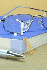 Cleaning Glasses And Screens Without Streaks Or Smudges Cleaning Eye Glasses Clean Glasses Eye Glasses Cleaner