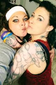 Deanna Hoam's Instagram, Twitter & Facebook