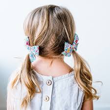 Einfache Und Schone Frisuren Fur Madchen Zum Nachmachen Frisuren Fur Kleine Madchen Madchen Frisuren Flechtfrisuren Madchen Einfach