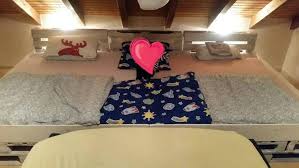 2 70m breites familienbett auf basis von ikea malm bauen. Platz Fur Die Ganze Familie Bietet Dieses Tolle Familienbett Aus Europaletten Mit Dieser Bauanleitung Konnen Sie Familien Bett Familienbett Bett Kinderzimmer