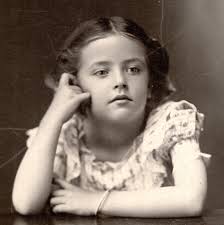 A beautiful photo with Norma, Myrtle and Gilbert Thurstun, children of  Victor Tasman and Eva May Thurstun. Two of the Hutchinson children are  between Norma and Myrtle. The girl was Beryl and