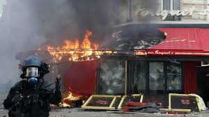 Là où tout se décide nous allons nous faire entendre et converger pour triompher. cet appel national du 8 mars jusqu'au 16 mars bat des. Violentes Manifestations Des Gilets Jaunes A Paris Radio Canada Ca