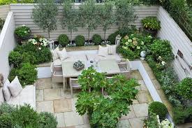 Dom V Londone Small Courtyard Gardens Small Garden Design Garden Design