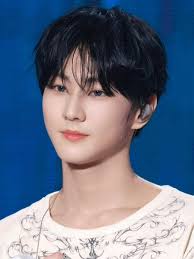 Jungwon and Haerin Being Cat