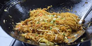 Banyak resep mie goreng yang ada, tapi khusus yang spesial dan nikmat hanya ada disini. Makan Malam Enak Enggak Pakai Ribet Bihun Goreng Kecap Solusinya Okezone Lifestyle