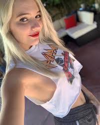 Kelli Fulton's Instagram, Twitter & Facebook